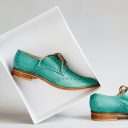 Eleganckie buty na płaskim obcasie – sprawdź, czy masz je w swojej garderobie